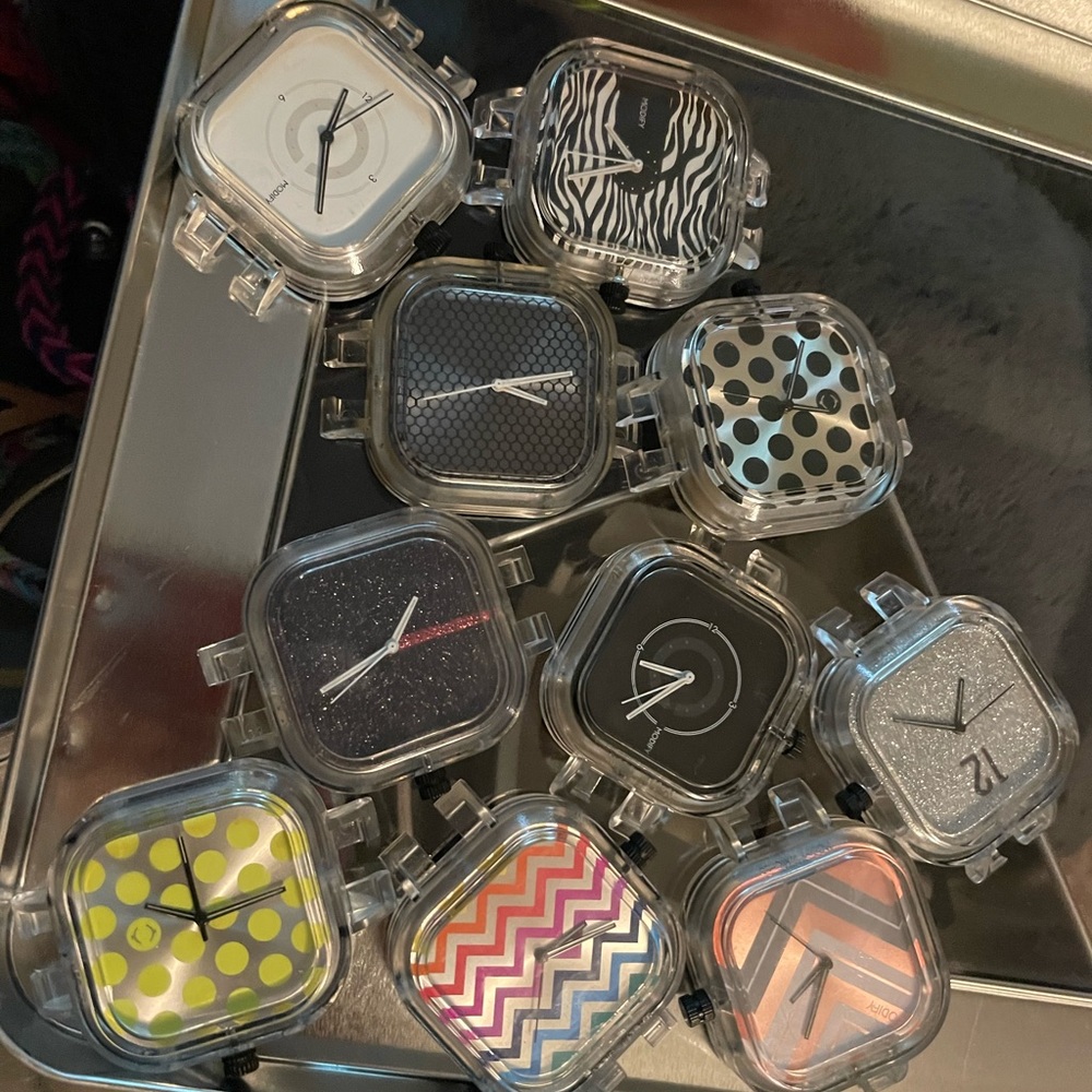 Modify watch bands and faces. All faces need new batteries. Price is for all.